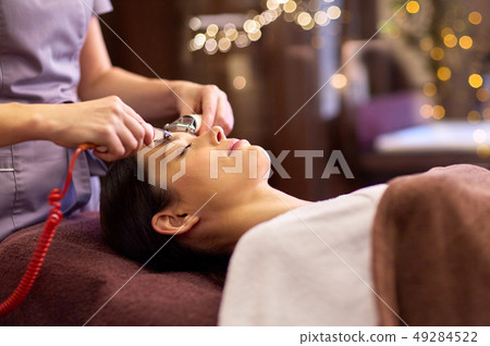 woman having hydradermie facial treatment in spa woman having hydradermie facial treatment in spa 49284522