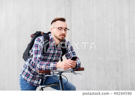 hipster man with fixed gear bike and backpack 49284590