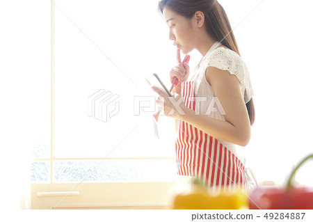 Woman cooking Woman cooking 49284887