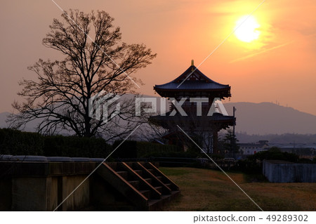 Suzakumon and sunset (Hokke-ji Town, Nara City) 49289302