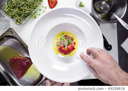 Tuna with strawberries and microgrin 49289616