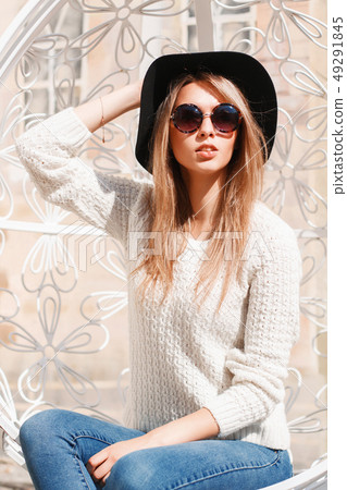Pretty woman in a hat and sunglasses resting  Pretty woman in a hat and sunglasses resting  49291845