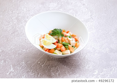 Salad with green beans, chicken fillet and tomato  49296172