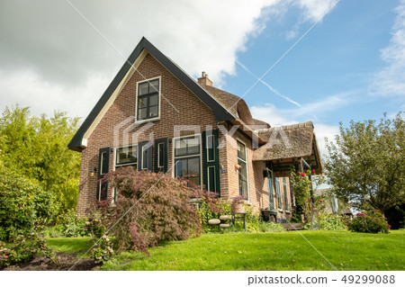 Giethoorn village with canals and rustic thatched 49299088