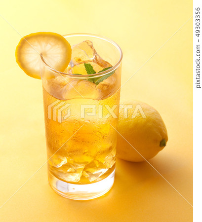 Ice lemon tea studio shot 49303356