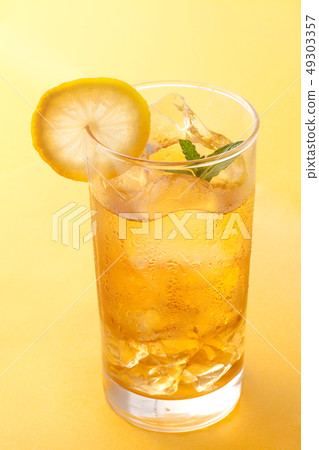 Ice lemon tea studio shot 49303357
