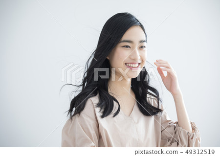 年輕的女士 49312519