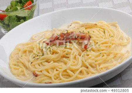 培根奶油意大利面 49312805