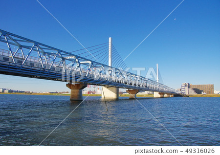 穿越荒川中川大橋的東京地鐵東西線(東京都江東區~江戶川區間) 穿越荒川中川大橋的東京地鐵東西線(東京都江東區~江戶川區間) 49316026