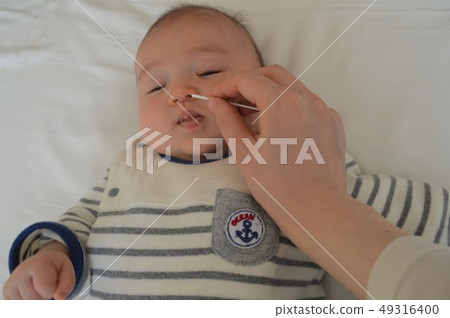 Baby nose cleaning Baby nose cleaning 49316400