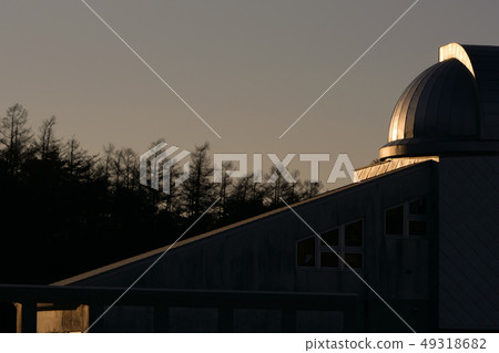 金色的天文台，照耀著夕陽 49318682