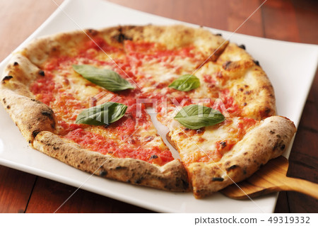 Pizza Margherita 49319332