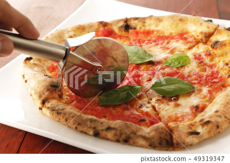 Pizza Margherita Pizza Margherita 49319347