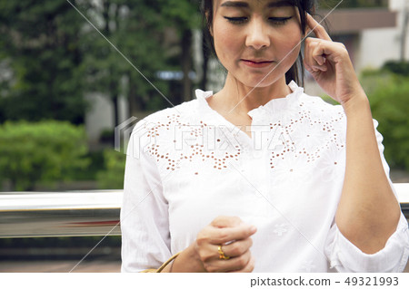 Beautiful woman smile portrait in public park. 49321993