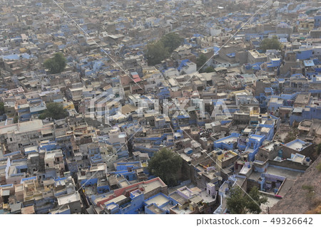 從喬德普爾城Mehrangarh堡壘的看法在拉賈斯坦，印度美麗的城市和藍色大廈 49326642