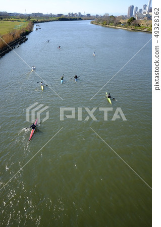 Practice of the canoe of Tama River at the end of the water temperature Practice of the canoe of Tama River at the end of the water temperature 49328162