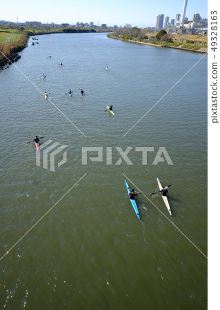 Practice of the canoe of Tama River at the end of the water temperature Practice of the canoe of Tama River at the end of the water temperature 49328163