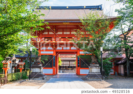 Kyoto Yasaka Shrine Minamiromon 49328516