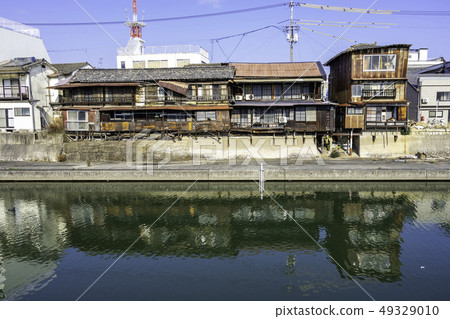 岡山倉敷市Tamashima Tamashima Town保護區附近有Tamekawa New Port Bridge的老房子 49329010