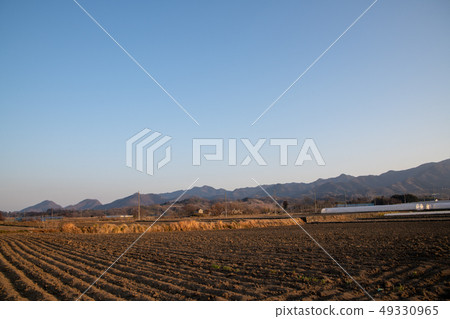群馬縣塔瑪拉庫西原西近日落山脈鄉村風光 群馬縣塔瑪拉庫西原西近日落山脈鄉村風光 49330965
