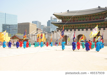 Change of the guard gate 6 Change of the guard gate 6 49337939