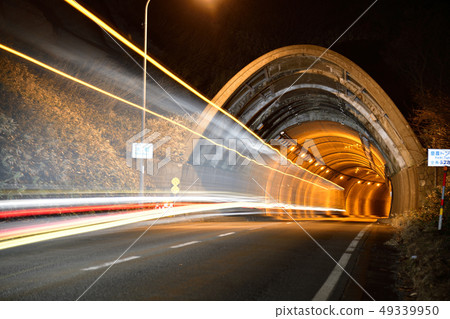 在北海道愛媛町欣賞基基隧道的夜景 在北海道愛媛町欣賞基基隧道的夜景 49339950
