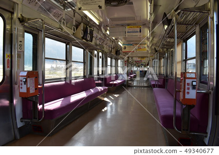 在火車車廂內 49340677