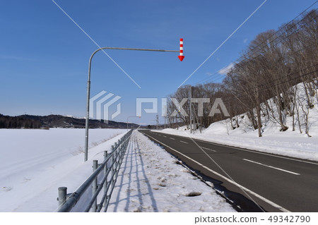 冬天的路 49342790