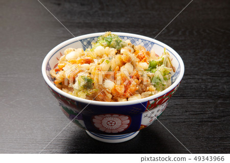 Seafood fried rice-bowl 49343966