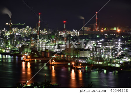 從廣島縣大竹市上名公園的三菱化學廣島事務所為中心的工廠夜景 從廣島縣大竹市上名公園的三菱化學廣島事務所為中心的工廠夜景 49344328