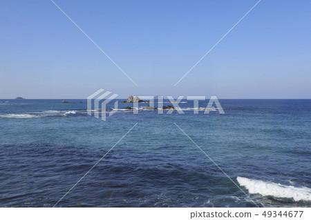 從San-in主線的車窗看到的日本海的絕景 49344677