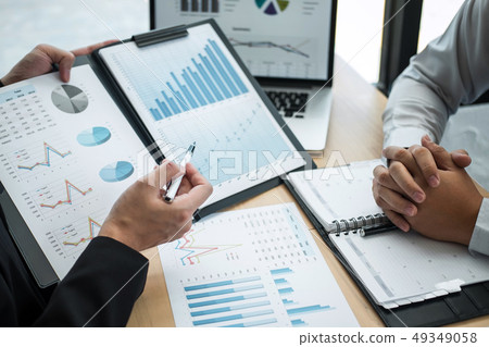 Discussion of business group brainstorming on 49349058