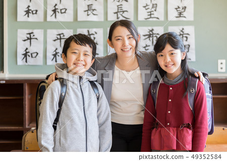 小學老師學生 49352584
