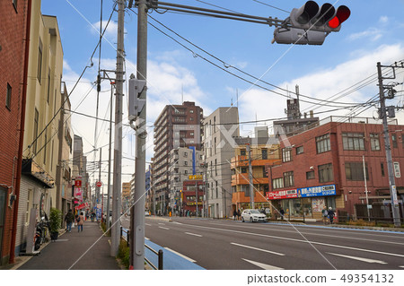 從神奈川縣川崎市中原區的Tsunashima Kaido看Motosumiyoshi站交叉點的區域 49354132