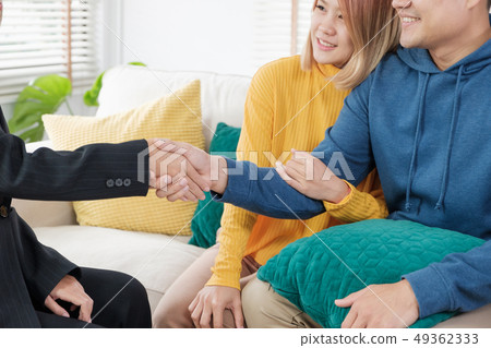 asian couple buying new house handshake with realt asian couple buying new house handshake with realt 49362333