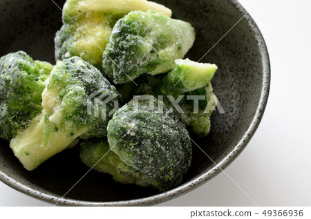 Frozen broccoli Frozen broccoli 49366936