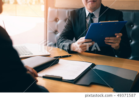 Job interviewers are viewing the resume data of Job interviewers are viewing the resume data of 49371587