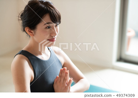 Young woman doing yoga 49374309