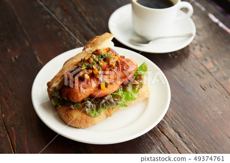 Cafe hot dog 49374761