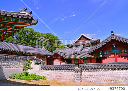 Changdeok Palace, a symbol of Seoul's traditional culture and the beauty of Korean architecture Changdeok Palace, a symbol of Seoul's traditional culture and the beauty of Korean architecture 49376700