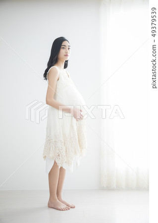 年輕孕婦 49379539