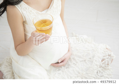 年輕孕婦 年輕孕婦 49379912