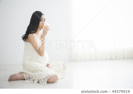 年輕孕婦 49379919