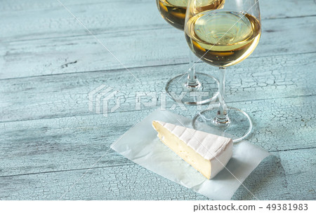 Two glasses of white wine 49381983