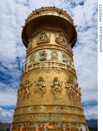 中國青海省貴德的巨型轉經輪/中華幸運輪 / 中華福運輪,貴德,中國 中國青海省貴德的巨型轉經輪/中華幸運輪 / 中華福運輪,貴德,中國 49382073