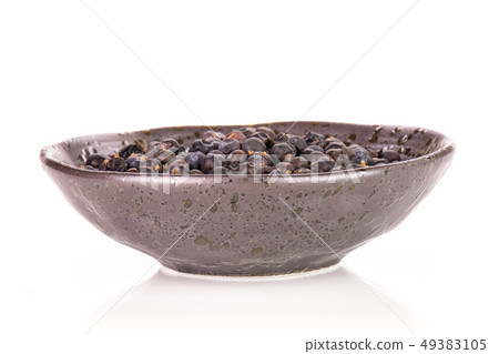 Dry juniper berries isolated on white 49383105