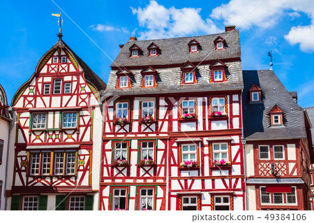 Traditional houses in Bernkastel Kues 49384106