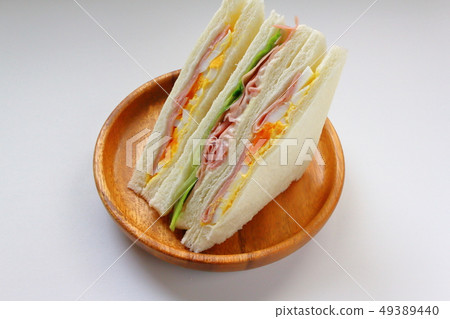 Ham and egg sandwich 49389440