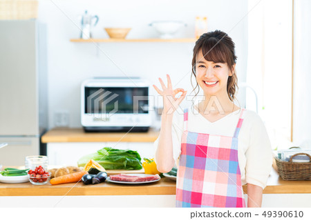 Housewife (kitchen) 49390610