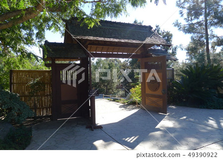 A gate in the Japanese garden of Balboa Park 49390922